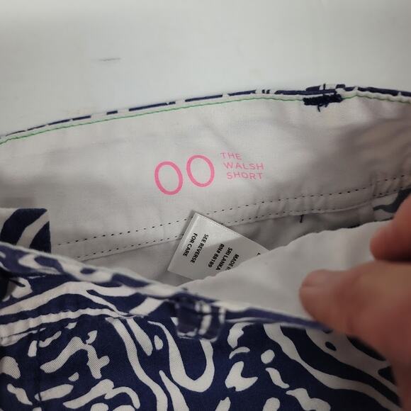Lilly Pulitzer Womens Size 00 The Walsh Short Blue White Hidden Waves - Picture 3 of 6